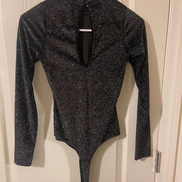 Pretty little thing velvet glittery bodysuit - Picture 4 of 5